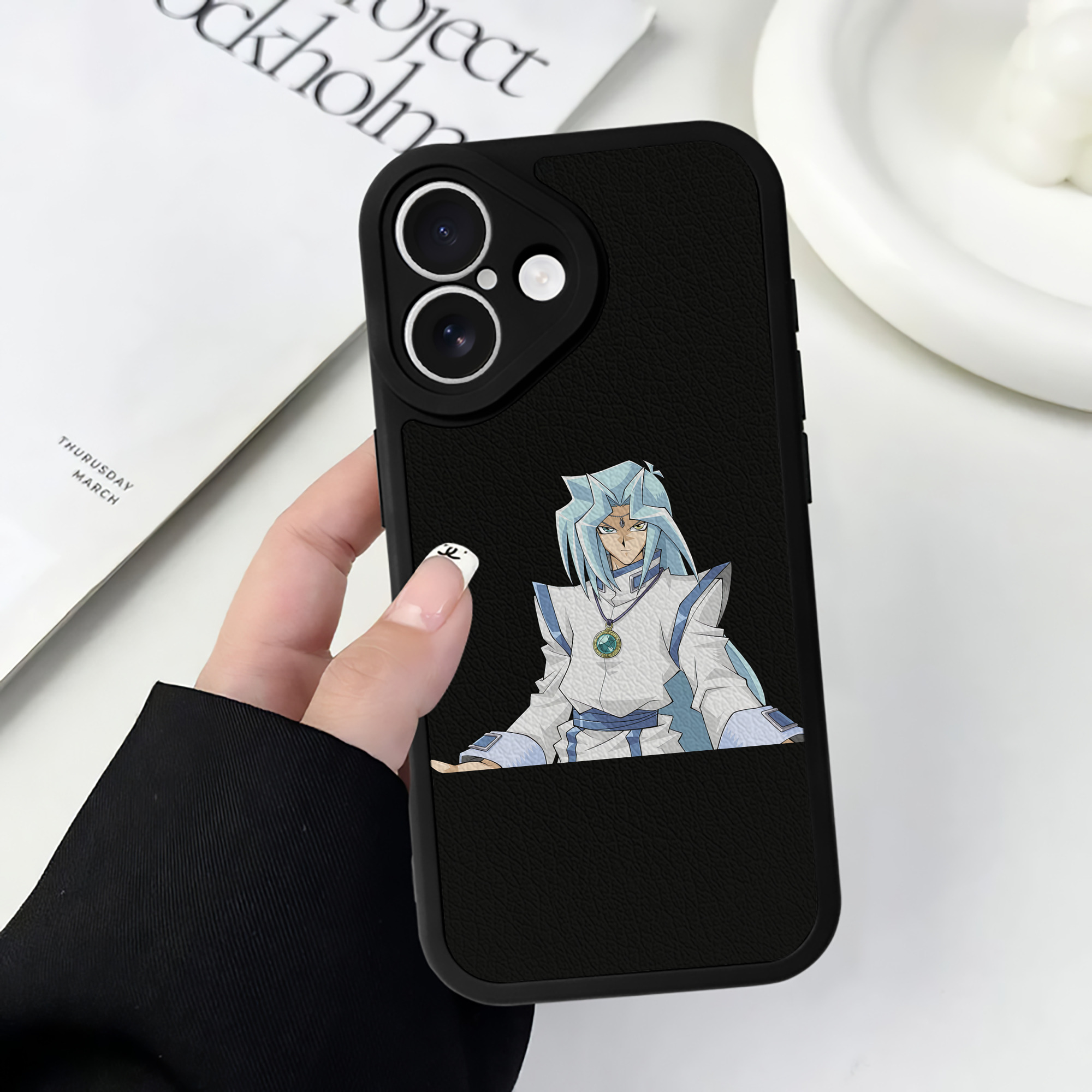 （画像用） 遊☆戯☆王 Yu-Gi-Oh! 【iPhone 16シリーズ対応】シリコンスマホケース（レザー調） 材質：シリコン